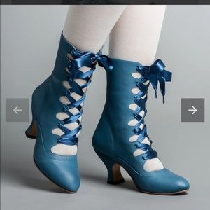 ISO: American Duchess Tango Boots in Ocean (7/7.5/8)
